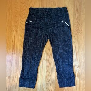 3/4 length Athleta leggings in compression fabric